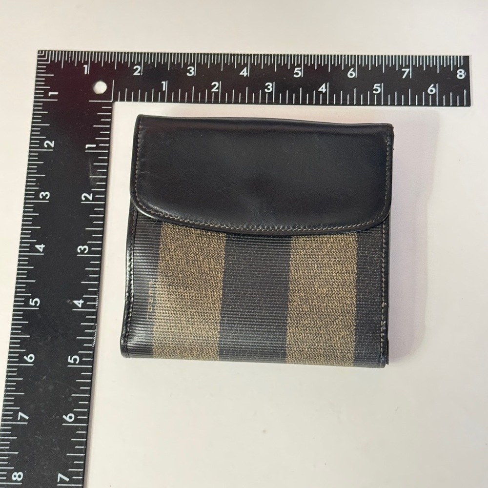 Fendi Mans Elegant Black and Tan bifold wallet - Picture 16 of 16